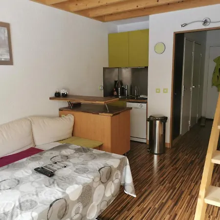 Appartement Enchastrayes, 4 Pieces, 6 Personnes - Fr-1-165A-130 *